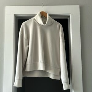 Great condition lululemon Softstream Top. Ribbed neck, hem, and cuffs. Size 6